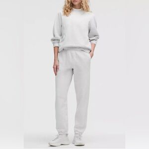 Scuba Mid-Rise Oversized Jogger 
Regular Width 14’ length 26’